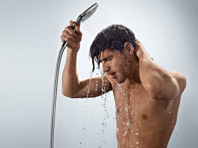 A contrast shower perfectly tones the man's body, thereby strengthening potency.