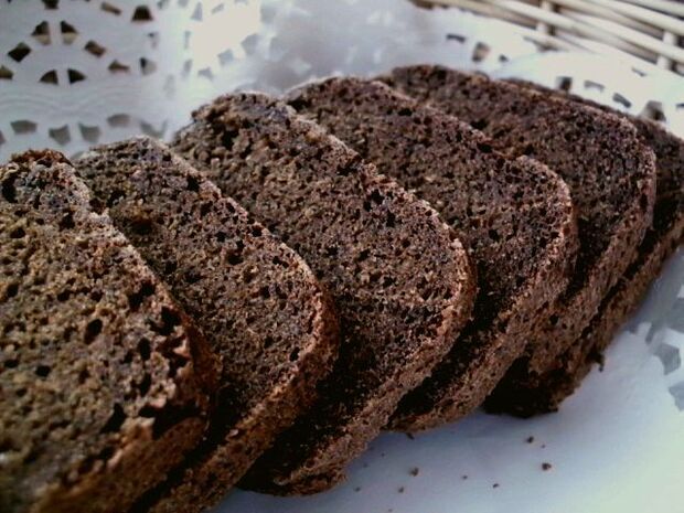 Black bread is a source of vitamin B, necessary to improve potency.